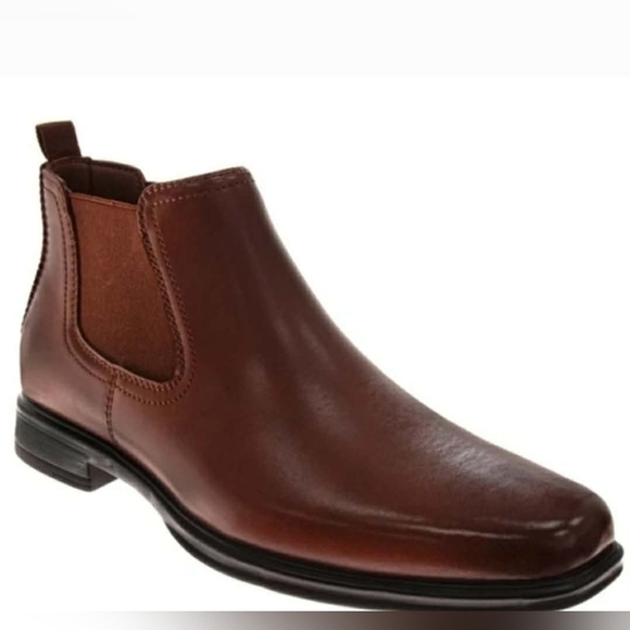 Perry Ellis Men\'s Leather Chelsea Boots